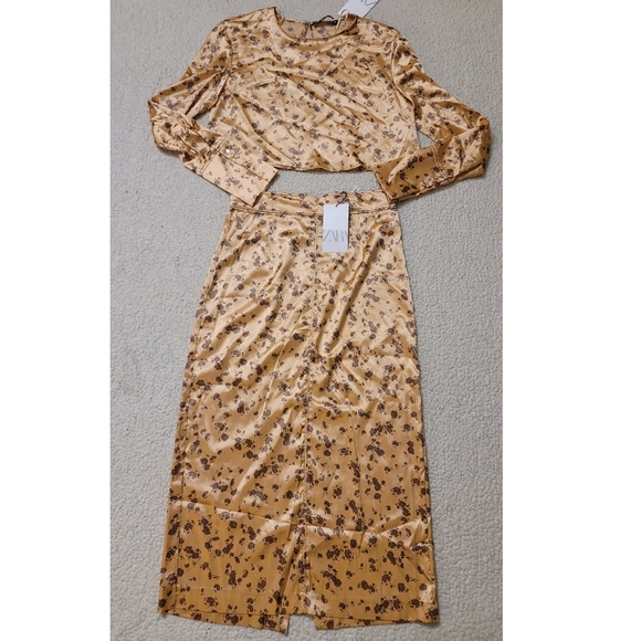 NWT Zara Satin Croped Top and Midi Skirt Set in Copper - Picture 5 of 13
